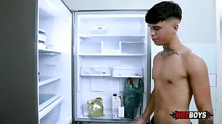 magrinho pirocudo fodendo o amigo